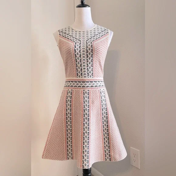 BCBGMAXAZRIA Printed Jacquard MIDI Dress Size XS Sleeveless Bodycon Round Neck - Picture 1 of 8